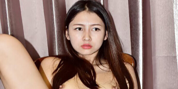 รูปโป๊คนสวย น้องหมวยเกี่ยวเบ็ดเสียว สาวเงี่ยนช่วยตัวเองบนโซฟา