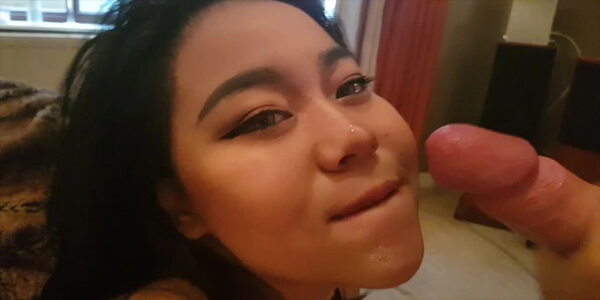 หนังโป้ฝรั่งฟรี Asian With Juicy Ass Rides สาวเอเชียหัดอมนมเขา