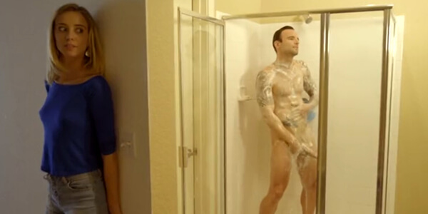 หนังเอ็กซ์ฝรั่ง Ginger Elle in the shower อุ้มเย็ดตอนอาบน้ำ