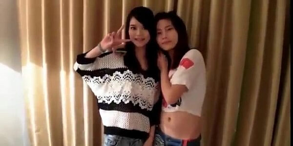 คลิปโป้ล่าสุด สวิงกิ้งเพื่อนสาวสองคนพร้อมกัน ปาร์ตี้เซ็กส์โคตรมันส์