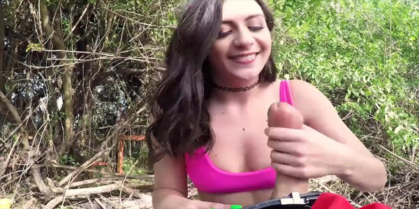 หนังโป๊ฝรั่ง hd Teen blowjob outdoor วัยรุ่นอมควยกลางแจ้ง