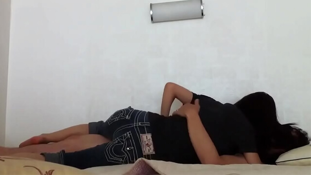 คลิปลับ clip x หนุ่มหน้าตี๋ ตั้งกล้องเย็ดหีเมียเพื่อน ปล่อยน้ำแตกใน