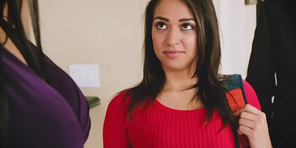 หนังเอ็กซ์ฝรั่ง Teen latina big cock หลอกวัยรุ่นสาวมาเปิดซิง