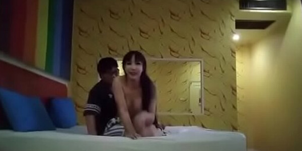 คลิปโป๊เสียงไทย แอบถ่ายพริตตี้สาวขายหี โม๊คควยหนุ่มควยใหญ่