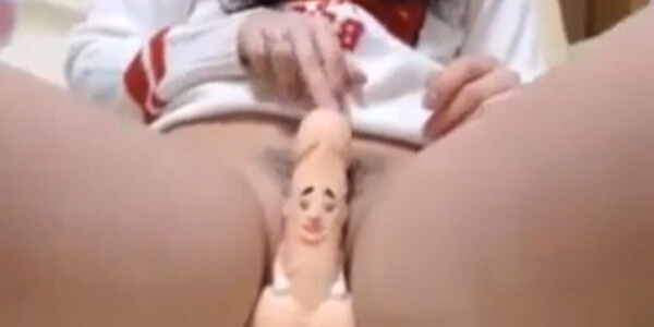คลิปเอากัน สาวญี่ปุ่นล่อควยปลอมอย่างเด็ด เอาควยปลอมยัดรูหี