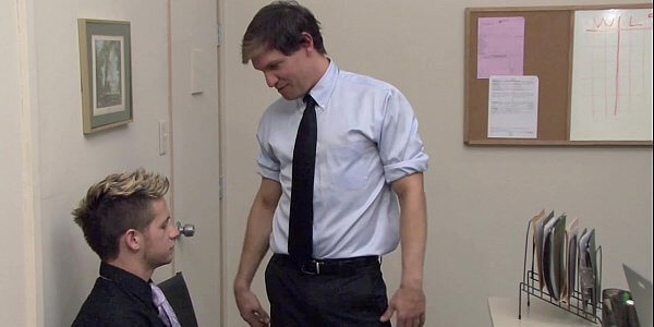 หนังโป๊ชายรักชาย เกย์หื่นเอาตัวเข้าแลกเพื่อธุรกิจ Gay lust exchange in business