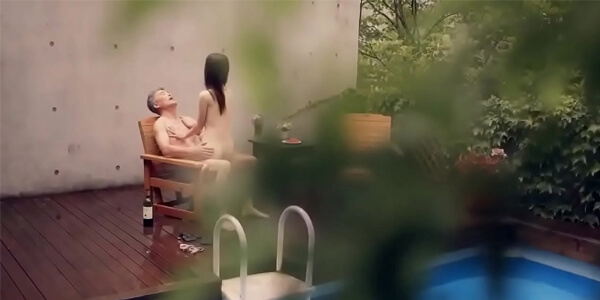 แจกฟรีหนัง R ขย่มควยคุณปู่ในสวน Riding grandpa in the garden