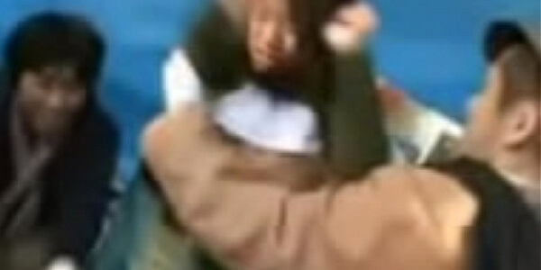 คลิปโป๊เด็ดๆ รุมเย็ดสาวหลงทาง แตกในทุกคน น้ำเยิ้มเต็มรูหี