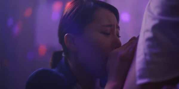 หนังอาร์ออนไลน์ เย็ดโชว์กลางร้านเหล้า โดนสาวจับอมควยสุดเสียว