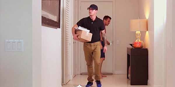คลิปเกย์หล่อ โดนหนุ่มส่งของเย็ดตูดเสียว Fucking Delivery Guy Gay