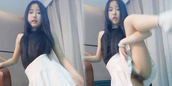 ภาพหลุดทางบ้าน น้องปิ่นโชว์หีท่ายาก ยืนแหกขาโชว์หีให้ดูสุดเสียว