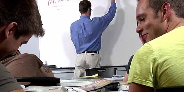 หนังเกย์ออนไลน์ เกย์หนุ่มเย็ดมั่วกันในคาบ Gay hunks classroom