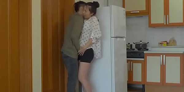 ดู movie r เงี่ยนหีเล่นชู้ตอนผัวไม่อยู่ แอบเอากันในบ้านเสียวหี
