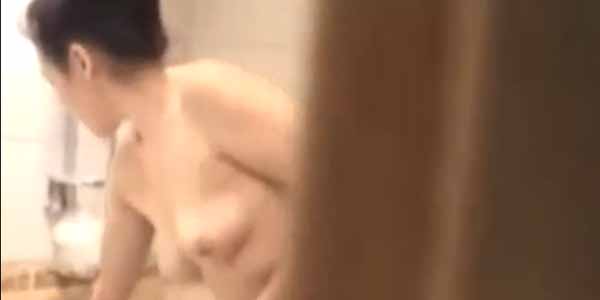 แจกคลิปโป๊ใหม่ แอบถ่ายป้าช่วยตัวเอง เกี่ยวหีครางในห้องน้ำ
