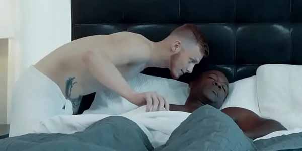 ดูคลิป Gay xxx Black gay daddy แอบเข้าห้องมาอมควยเพื่อน