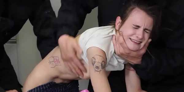 คลิปโป๊ you pornxxx รุมเย็ดสาวผู้ต้องหา Teen gets punished