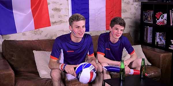 หนังเอ็กเกย์ดูฟรี Two twinks support เชียร์บอลเสร็จเย็ดกันต่อ