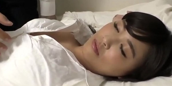 ดูคลิป xvdo xxx ฟรี drinking sleeping fucks มอมเหล้าลักหลับสาวสวย