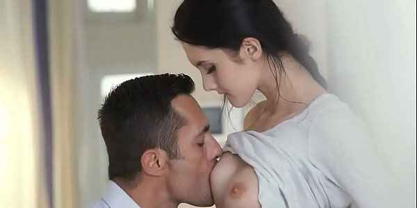หนังโป๊ฝรั่งล่าสุด Hot sexy Crystal Greenvelle เย็ดหีลูกเลี้ยงสาว