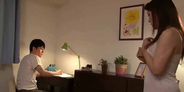 คลิปเสียว video xxx แม่เงี่ยนชวนลูกเยส Japanese Stepmom Fucks