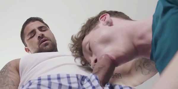หนังเกย์ xx Petite Stepson Gay โม๊กควยพ่อจนโดนจับเย็ด