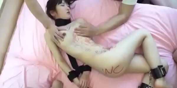 คลิปโป๊ xvdo xxx รุมเย็ดโหดสาวขี้เงี่ยน Skinny Japanese Porn