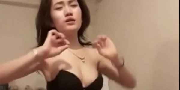 คลิปโป๊ใหม่ล่าสุด สาวสวยโชว์เต้นท่ายั่วในห้องนอน นมสวยน่าเอา