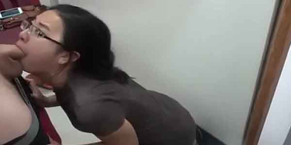 คลิปหลุดล่าสุด CUM in dressing room โม๊กควยในห้องลองเสื้อ