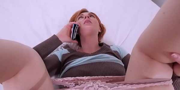ดูฝรั่งเอากัน Fuck mom on phone เย็ดแม่ตอนคุยโทรศัพท์กับพ่อ