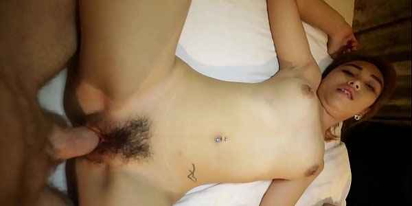 หนังโป๊ไทยเต็มเรื่อง เย็ดหีสาวพัทยาร่องแตดสวย Petite young Thai white cock