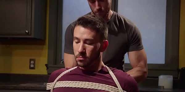 เกย์ฝรั่งชักว่าว bound gay handjob จับมัดหนุ่มเล่นเสียวน้ำแตก