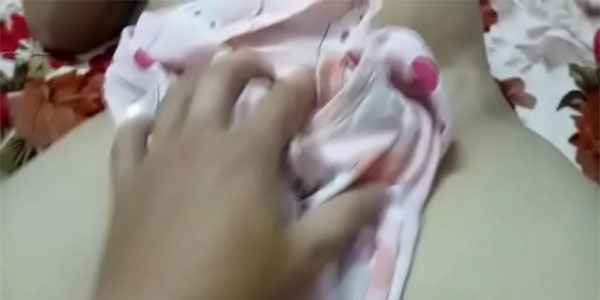 คลิปหลุดดูฟรี สาวทางบ้านโดนเย็ดน้ำแตก น้ำเยอะจนต้องเอาผ้าเย็ด