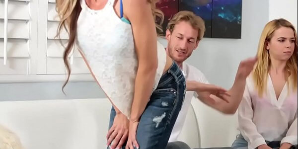 หนังเอ๊กซ์ฝรั่ง Alina West eating her pussy สวิงเสียวสาวผมทอง