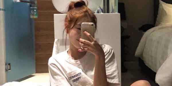 รูปหีสวย ๆ ดูฟรี น้องหมวยนั่งถ่ายหีในโรงแรม หีสวยเด็ดน่าเย็ดสุดๆ