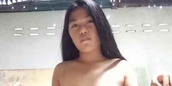 รูปโป๊ วัยรุ่นบ้านๆนั่งโชว์หีในห้องน้ำ แก้ผ้าแคมหีอวบกลีบน่าเลีย