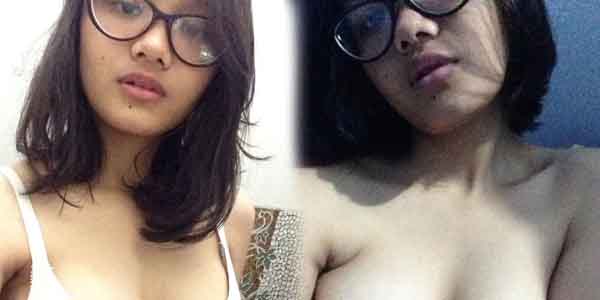 ดูฟรีภาพเซ็กซี่ สาวแว่นนมโตโชว์หุ่นเด็ดในบ้าน นมตั้งเต้าน่าดูดมาก