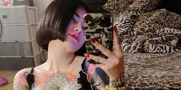 ผู้หญิงโชว์นม ผมสั้นสักลายนมใหญ่เด็ดจัด ร่องหีสวยชมพูเนียน