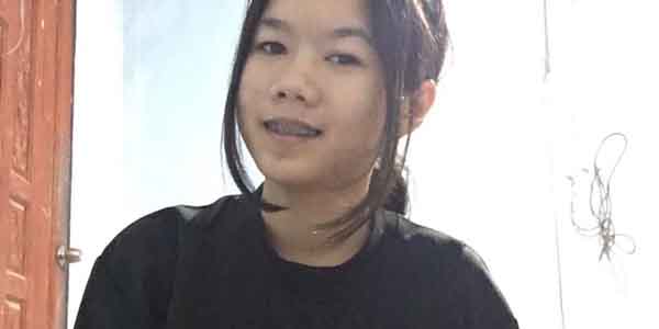 รูปหีทางบ้าน อยู่บ้านเหงาๆเลยแหกหีโชว์ ตัวเล็กกลีบหีสวยขนดก