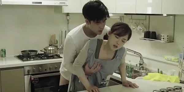 ดูหนังอาร์ฟรี เล่นชู้กับป้าเย็ดคาบ้าน เย็ดกันเสียวลับหลังในบ้าน