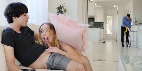 คลิปโป๊ฝรั่งดูฟรี Behind Stepdads Back เย็ดน้องสาวลับหลังพ่อ