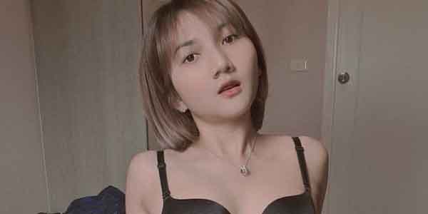รูปหีสาวใหญ่ สาวน่ารักวัยใสหีสวยผมสั้น นมใหญ่กลีบเนียนน่าเย็ด