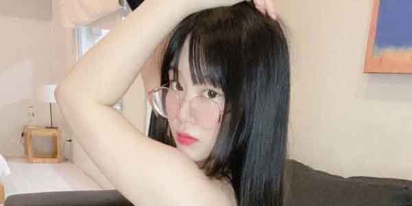 รูปโป๊ทางบ้าน สาวแว่นน่านมใหญ่จุกชมพู น่ารักหุ่นเด็ดนมสวยมาก