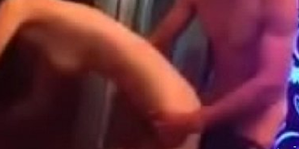 คลิปโป๊เอเชียดูฟรี เย็ดสาวร้านคาราโอเกะ นั่งขย่มควยให้กระแทกหี คลิป xx18 ฟรี