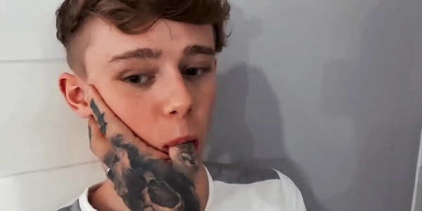 คลิปเกย์ฝรั่ง Fucking Him Doggystyle เกย์หน้าหวานโดนควยใหญ่เย็ด