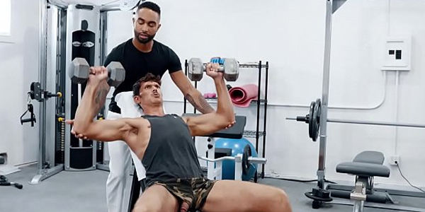คลิปเกย์เอากัน Gay gym instructor fucks เกย์ล่ำเย็ดกันในโรงยิม