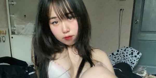 รูปหีสาวสวย น้องอลิสแหย่ร่องหีเงี่ยน หีอูมสวยไร้ขน