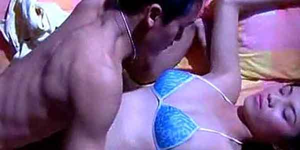 หน้งอาร์ไทย ชวนสาวแอบเย็ดที่บ้านพัก พากันเย็ดทุกที่ในบ้านจัดหลายน้ำ