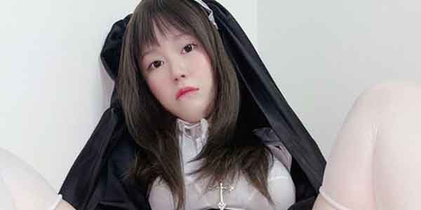 ภาพหลุด xx น้องพิมคอสเพลย์โชว์หีสวย ใส่ชุดแม่ชีโชว์เสียวนมใหญ่สุด ๆ