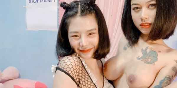 รูปหลุด xxx สองสาวหุ่นสวยน่าเย็ด น่ารักลายสักเต็มตัวใส่ชุดเซ็กซี่มาก