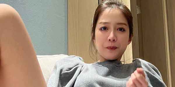 รูปหีสาวสวย สาวธนาคารโชว์ร่องหีเงี่ยน หน้าสวยคมนมใหญ่กลีบหีเนียน